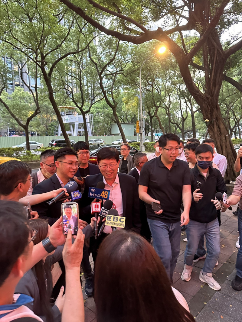 鴻海董事長劉揚偉現身，與黃仁勳共進晚餐。（記者卓怡君攝）