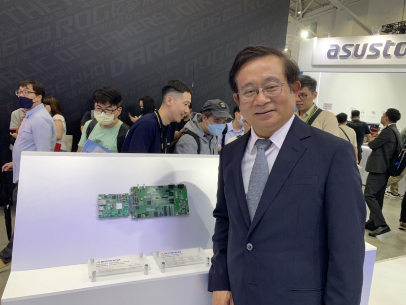 信驊董事長林鴻明表示，市況比之前看到的更好，樂觀看待第三季表現。（記者卓怡君攝）