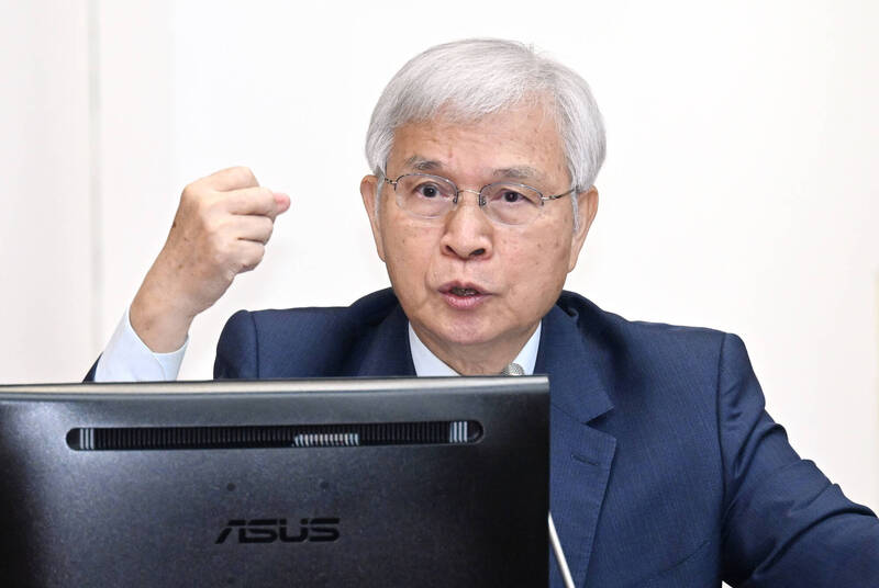 立法院財政委員會6日邀請中央銀行楊總裁金龍就「日圓貶值效應會否導致亞洲貨幣競貶，及對台灣經濟影響」進行專題報告並備質詢。（記者廖振輝攝）