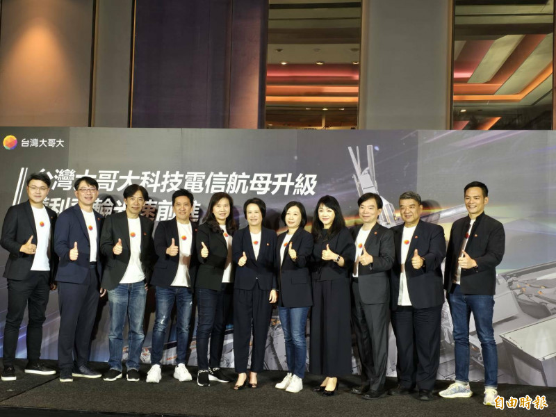 台灣大經營團隊，圖右一為總經理林之晨。（記者王憶紅攝）