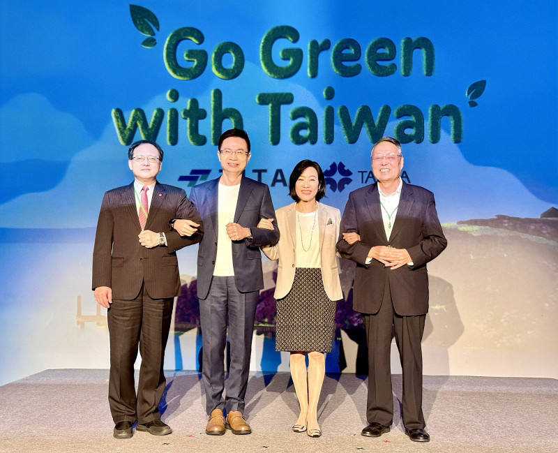 外貿協會、經濟部貿易署今天共同宣布「Go Green with Taiwan」全球有獎徵案活動開跑。（記者方韋傑攝）