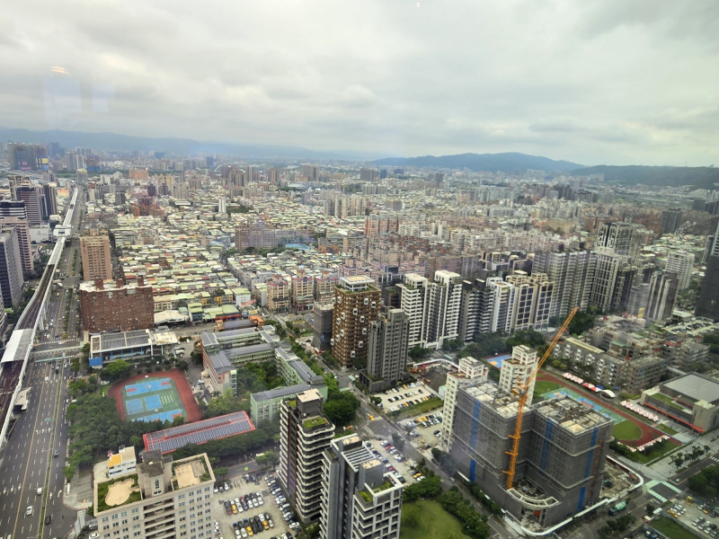 新北市推動俗稱「囤房稅2.0」的「房屋稅徵收率自治條例」修正草案，其中針對全國僅有1戶的自住房屋者，稅率由原本1.2％調降為1％。（記者賴筱桐攝）