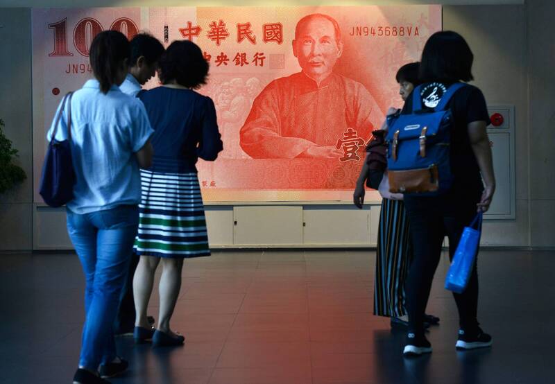 AFTEE指出，受到網購詐騙事件頻傳影響，超過5成台灣民眾的支付習慣已改變。（示意圖，法新資料照）