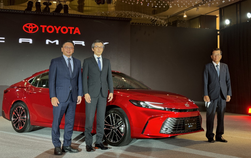 CAMRY改款搶攻中大型房車市場  油電車款最高降價10萬