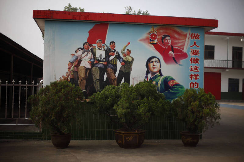「人民公社」制度於1958年開始實施，因導致中國嚴重的經濟倒退和社會問題，在1984年遭倒廢除。（美聯社）