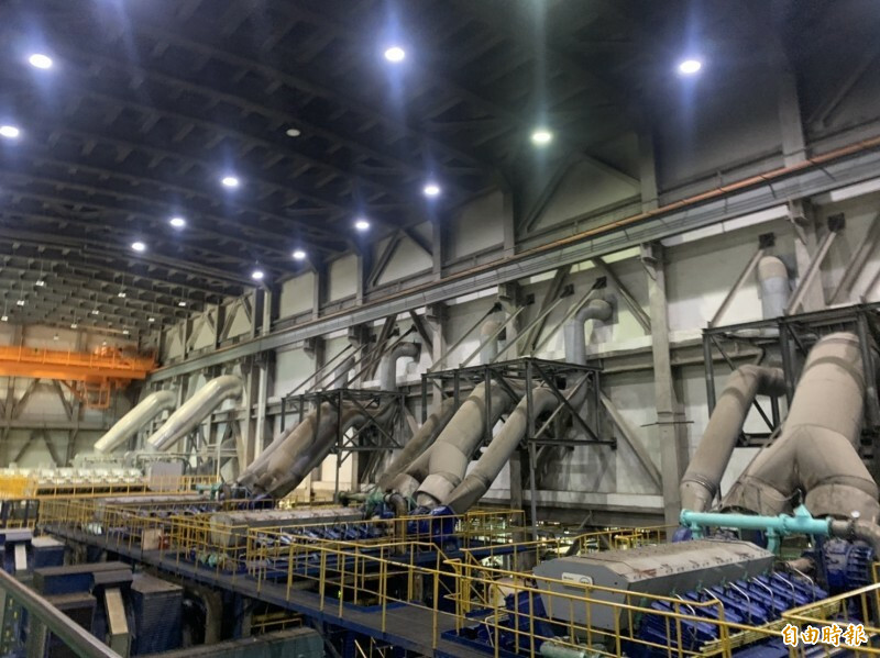 今天中午金門、高雄兩地發生4萬戶、2萬戶停電，台電說明，金門是因為塔山電廠開關場內的輸電線計量用比壓器故障，系統自動啟動保護機制。（記者林菁樺攝）