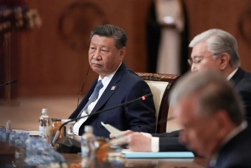 中共20屆三中全會15日起在北京召開，涉及經濟和深化改革政策，以及重要人事程序，將對中國未來政治、經濟、軍事發展產生深遠影響。圖為中共總書記習近平（左）日前出席在哈薩克舉行的上海合作組織峰會。（路透）