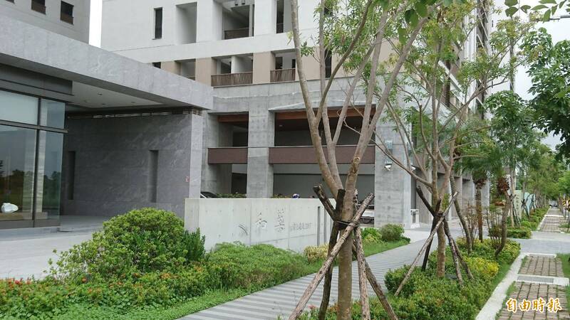南鐵專案照顧住宅餘屋標售，其中1戶最高底價平均每坪逾33萬元。（記者洪瑞琴攝）