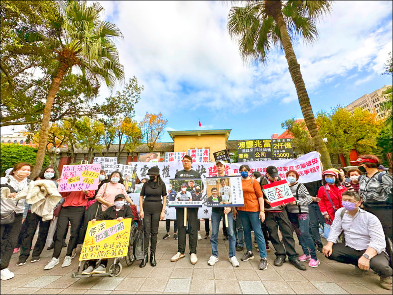 台灣五大金融詐騙案，imB自救會展雲自救會、澳豐基金自救會、五互龍海自救會、百富自救會的各地被害者代表，曾赴立法院陳情。（資料照）