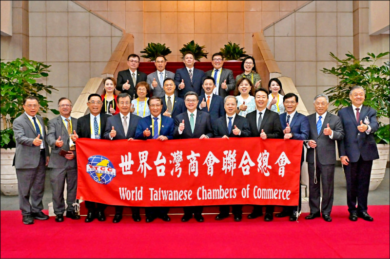 行政院長卓榮泰昨接見「世界台灣商會聯合總會第三十屆回國訪問暨投資考察團」。(行政院提供)
