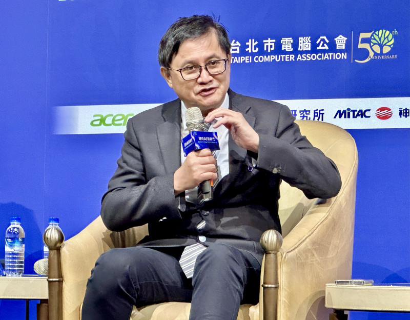 童子賢：開冷氣別良心不安 中暑會浪費更多資源