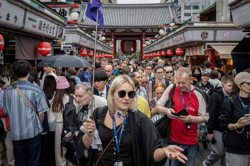 日本旅遊業在疫情後迅速復甦，迎來許多外國遊客。示意圖。（法新社）