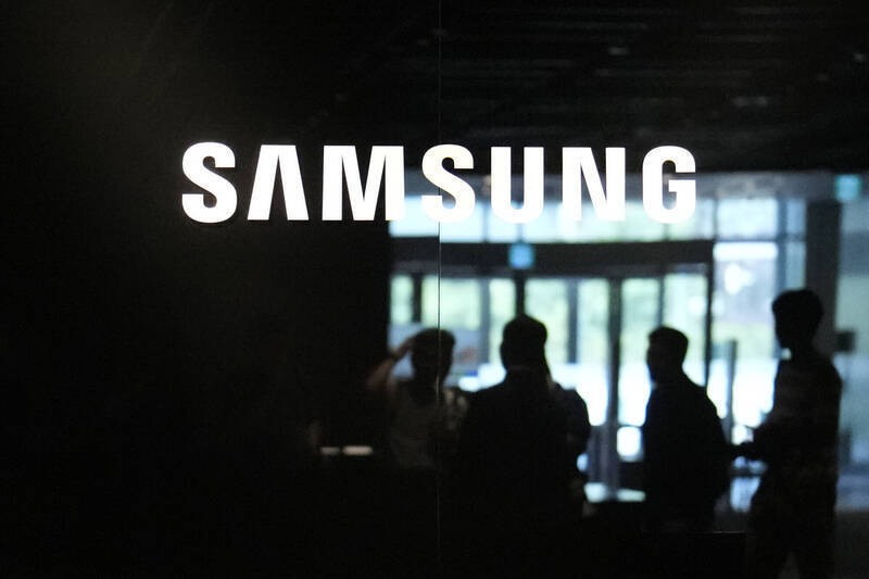 《路透》引述3位消息人士說法報導，三星（Samsung）第五代HBM3E記憶體晶片的8層版本已經通過輝達（NVIDIA）的測試。（美聯資料照）