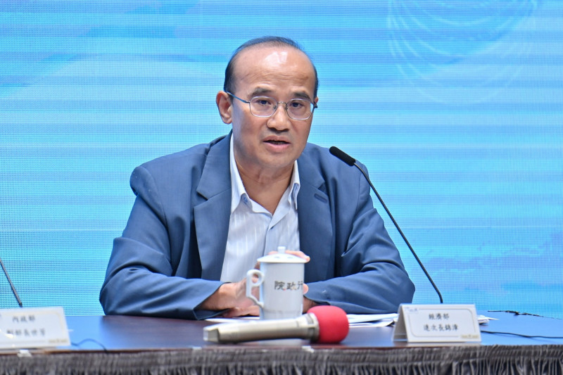 經濟部次長連錦漳在院會後記者會表示， 2023年到2024年總共累計投入101億元，補助323台，今年執行到7月只剩7億元，行政院長卓榮泰同意再增補21億元的經費，計畫做到今年底，總計經費132億元。 （行政院提供）