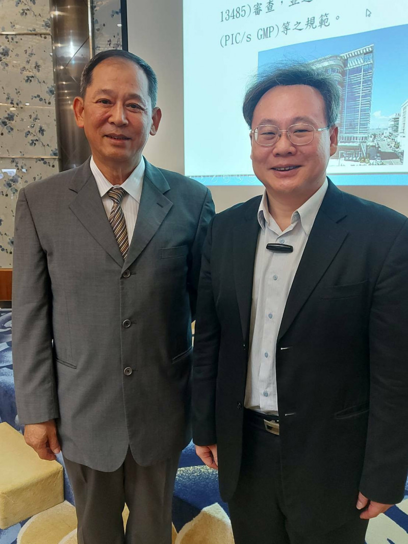 科妍第二季獲利創下單季新高。圖左為科妍董事長韓開程、圖右為總經理韓台賢。（記者陳永吉攝）
