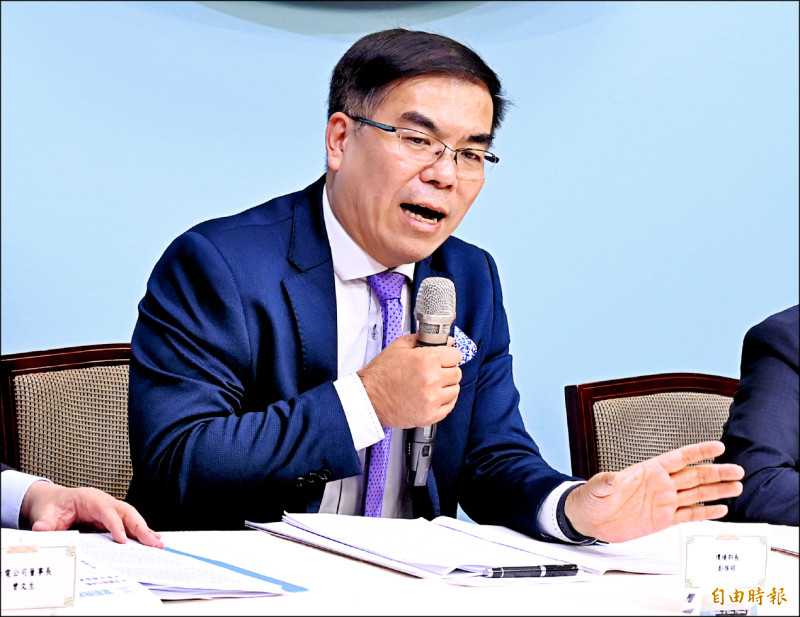 環境部長彭啓明強調,核能議題在氣候變遷是小議題。(記者朱沛雄攝)