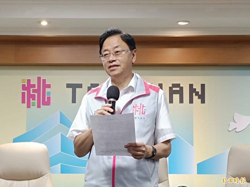 桃園市長張善政今（14日）主持市政會議批評，政府不要把手伸進產業界，干預產業要去哪裡設廠。 （記者鄭淑婷攝）