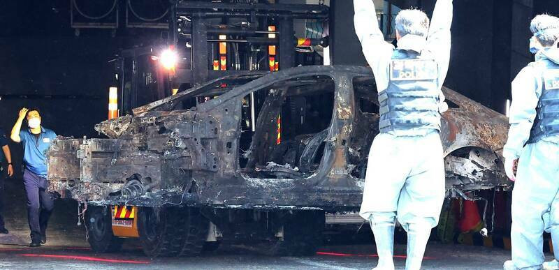 南韓日前傳出裝載中國製電池的賓士電動車爆炸起火事故，導致大眾對電動車的恐懼擴散，二手車市場的待售電動車也大幅增加，車價呈現下跌趨勢。（歐新社）