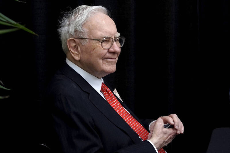「股神」巴菲特(Warren Buffett)的控股公司「波克夏海瑟威(Berkshire Hathaway)」週三(14日)披露公司第2季的投資股票組合。(路透)