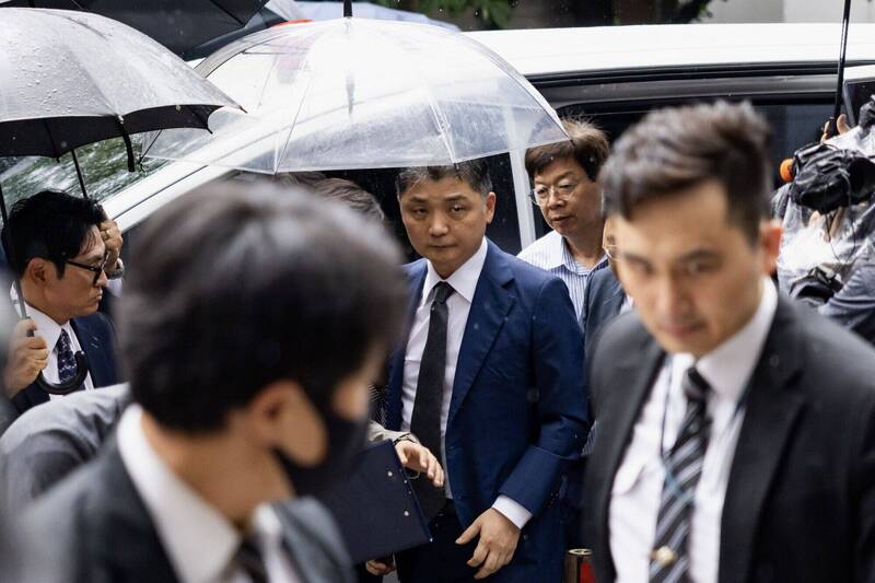 Kakao創辦人金範洙（Brian Kim）遭控涉嫌操縱股價，藉此阻止HYBE競標娛樂公司SM娛樂（SM Entertainment）。（彭博）