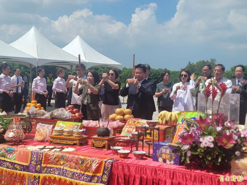 宇晨材料公司今天動土典禮，縣長周春米、董事長林秋郎主祭。（記者葉永騫攝）