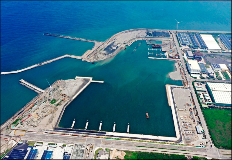 彰化「離岸風電運維碼頭」開港基礎設施均已完備，卻仍等不到彰化縣府點頭開港。（彰化縣府提供）