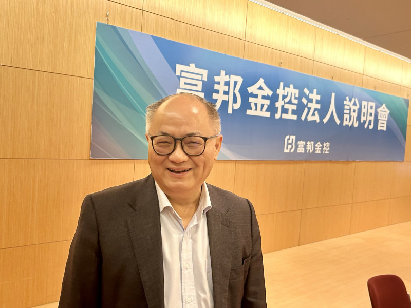 對中新金和台新金都想併購新光金一事，富邦金總經理韓蔚廷說，收購程序很長，到終點線才算數。（記者吳欣恬攝）