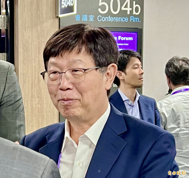 劉揚偉：鴻海聚焦矽光子技術 評估歐洲新設封測廠