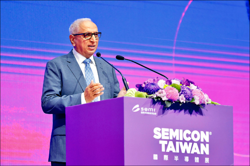 SEMI全球總裁暨執行長Ajit Manocha表示，台灣半導體供應鏈非常完整，迎接AI時代來臨，預期台灣將續扮演重要角色。（歐新社）
