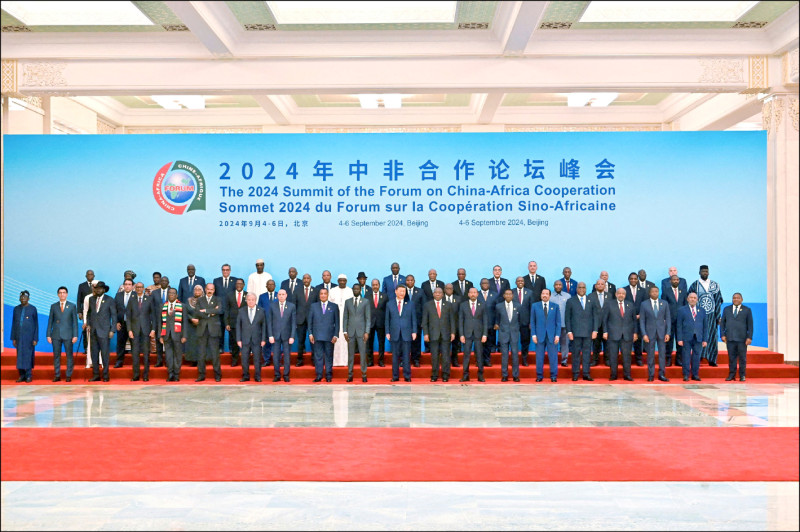 第14屆中非合作論壇（FOCAC）6日落幕，中國承諾在3年內提供人民幣3600億元的信貸額度和投資，引發網友憤怒。（路透）