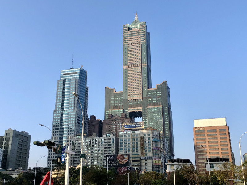 鴻海聚焦CityGPT解決方案，攜手高雄市政府升級公車服務系統，在鴻海的協助下，高雄市政府已釋出「iBus +」App。（記者方韋傑攝）
