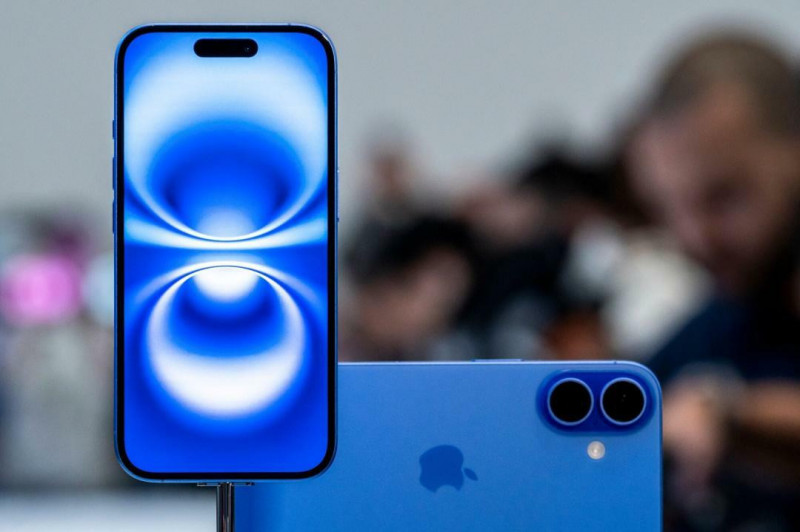 PChome、momo、蝦皮、Yahoo等電商平台紛紛推出優惠，搶搭iPhone 16商機。（路透）