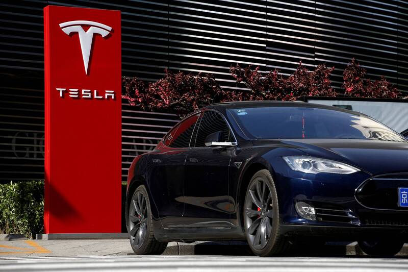 特斯拉在中國設廠後，帶動中國市場快速轉型至電動車。（路透資料照）