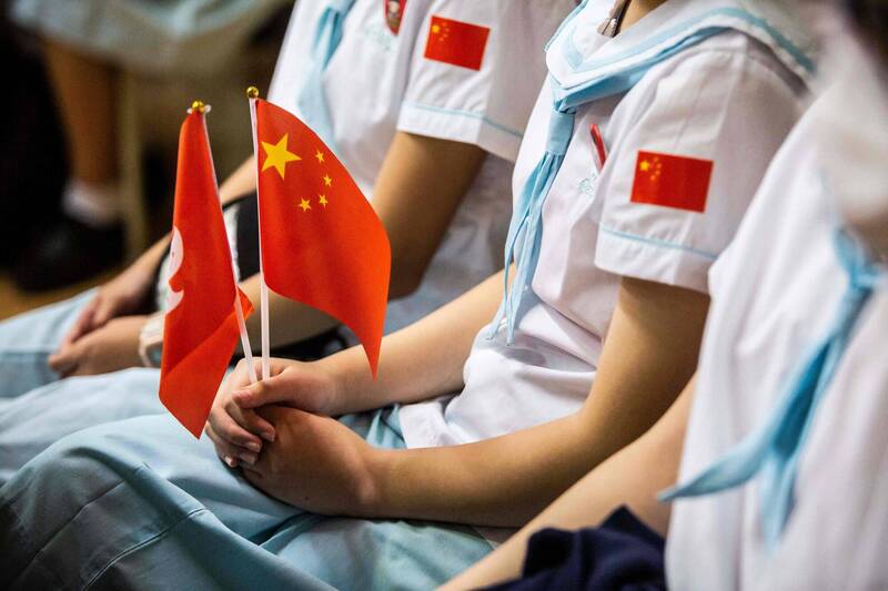 香港走向「一國一制」，「習近平思想」納入香港初中課程。（示意圖，法新社）