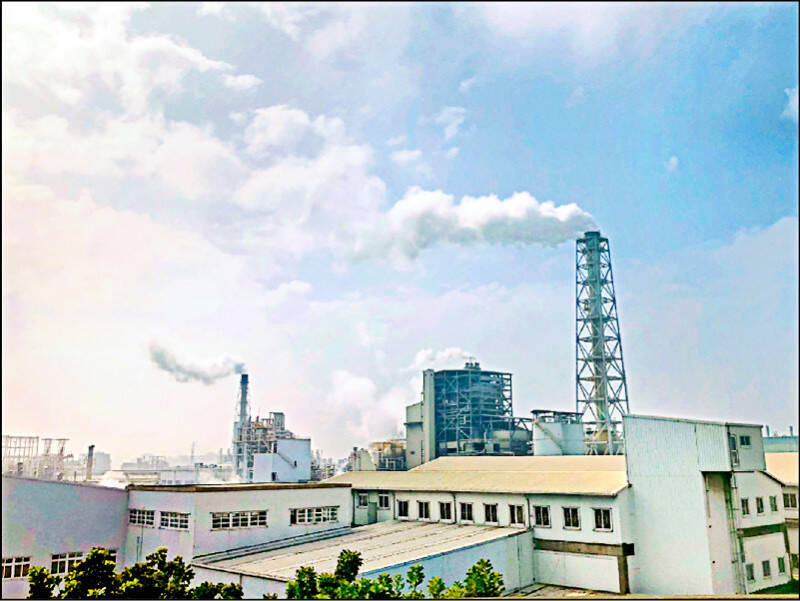 台灣目前碳費約落在300至500元間，但預計2030年將調升到1200至1800元，。（示意圖，資料照）