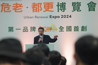 行政院長卓榮泰今（21）日出席危老與都更博覽會活動，並頒獎給投入都市更新及危老重建的優秀團隊。（中央社）