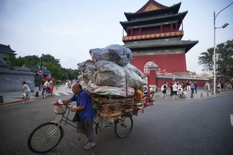 中国政府宣布，将在下周二（10月1日）前，向极端贫困人口提供一次性现金补助。 （美联社资料照）