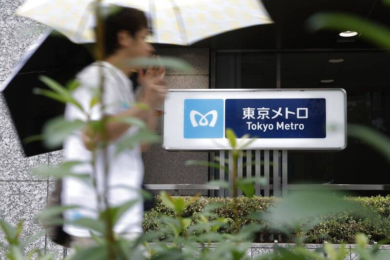 東京地鐵日均客運量約為652萬人次。（彭博）