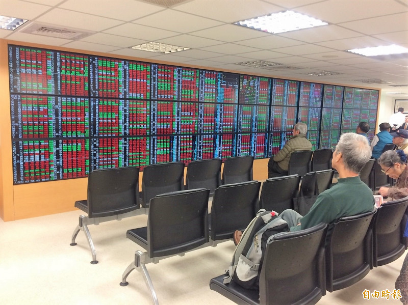 投顧指出，台股今年表現強勁，累計漲幅更突破30%，跟第二名香港、第三的日本，均有很一大段差距。（資料照／記者王孟倫攝）
