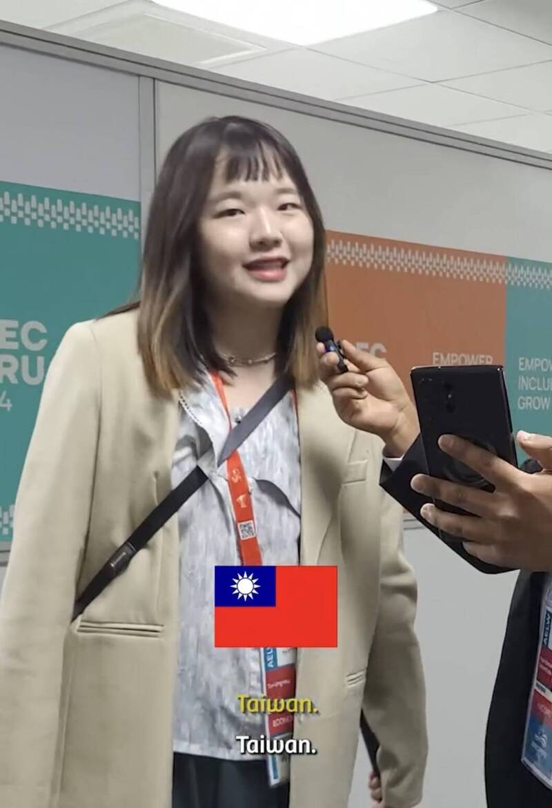 自由時報記者徐子苓大方說出來自台灣，且畫面還秀出中華民國國旗。（取自祕魯官方instagram）