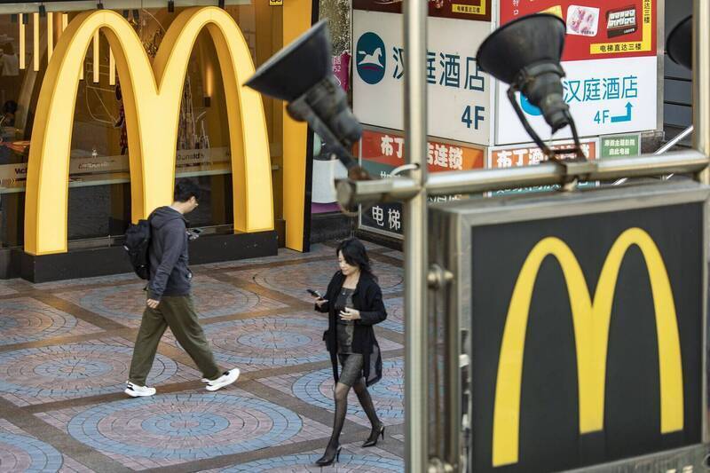 2023年麥當勞收購凱雷28％持股，持續擴大中國市場。（彭博）