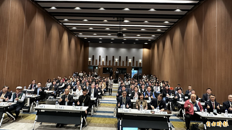 工研院舉辦「AI賦能.半導體領航—2024南台灣產業策略論壇」,發表最新的「南台灣產業創新策略」。(記者劉婉君攝)