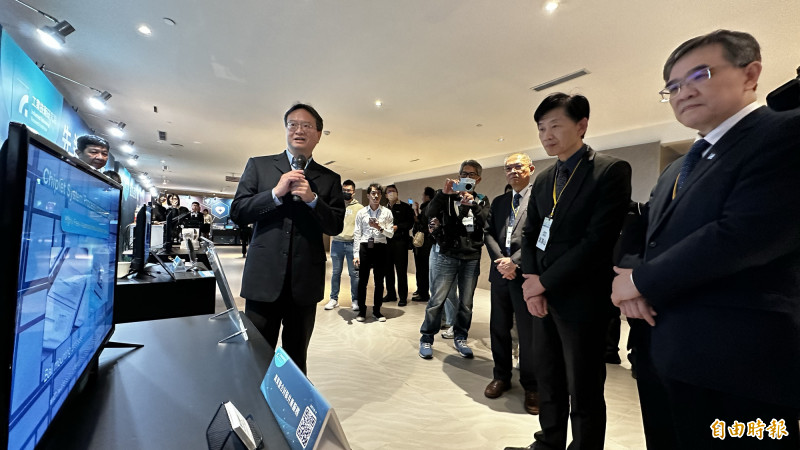 論壇現場展示AI運用在百工百業的成果。(記者劉婉君攝)