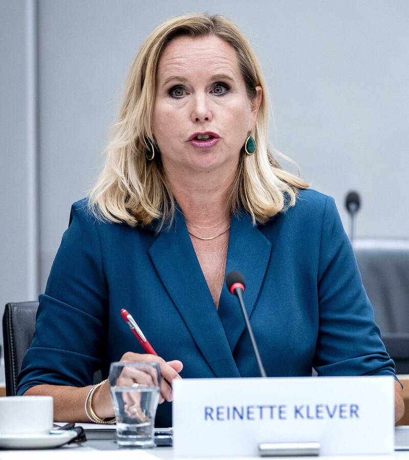 荷蘭外貿和發展部長克勒韋（Reinette Klever）週三宣布，自2025年4月1日，將針對用於半導體生產的幾種技術收緊出口規定。（歐新社）