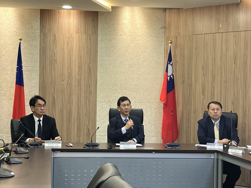 數發部長黃彥男緊急召開記者會，說明台馬海纜中斷情況。（記者徐子苓攝）