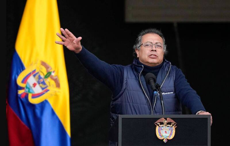 哥國不甘示弱，哥倫比亞總也宣布以牙還牙的政策，凡美國進口商品均徵收25%的關稅。（美聯法）