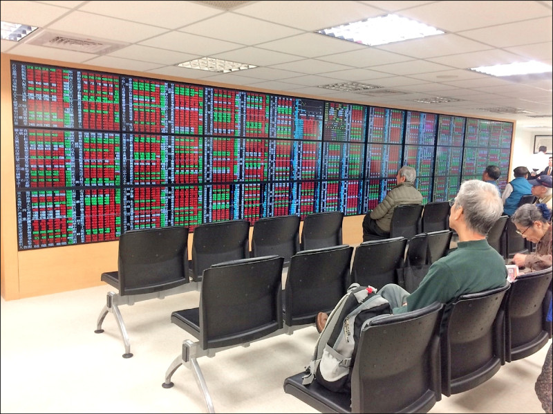 台股蛇年新春首週先蹲後跳，單週跌勢顯著收斂至47.14點。（資料照）