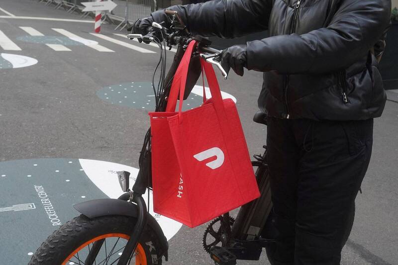 哇！美DoorDash紐約外送員 將分到5.5億元小費 - 自由財經