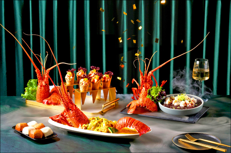 王品集合享鴨、莆田、丰禾3大中餐品牌發動龍蝦季，3月3日~5日連續3天在王品瘋美食app狂撒4500張龍蝦1折券，只要77元就可吃到整尾龍蝦，預估兩個月將賣出1.2萬隻龍蝦，帶動第1季業績開紅盤。 （王品提供）