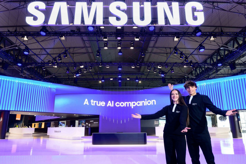 三星展示Galaxy S25 Edge、首款XR頭戴式裝置Project Moohan - 自由財經
